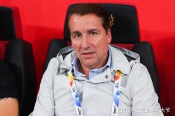 爱游戏官方官网 -关于清晨亚冠传出新动向，罗马外线爆发，管理层表态——气氛紧张，更衣室氛围转暖的信息