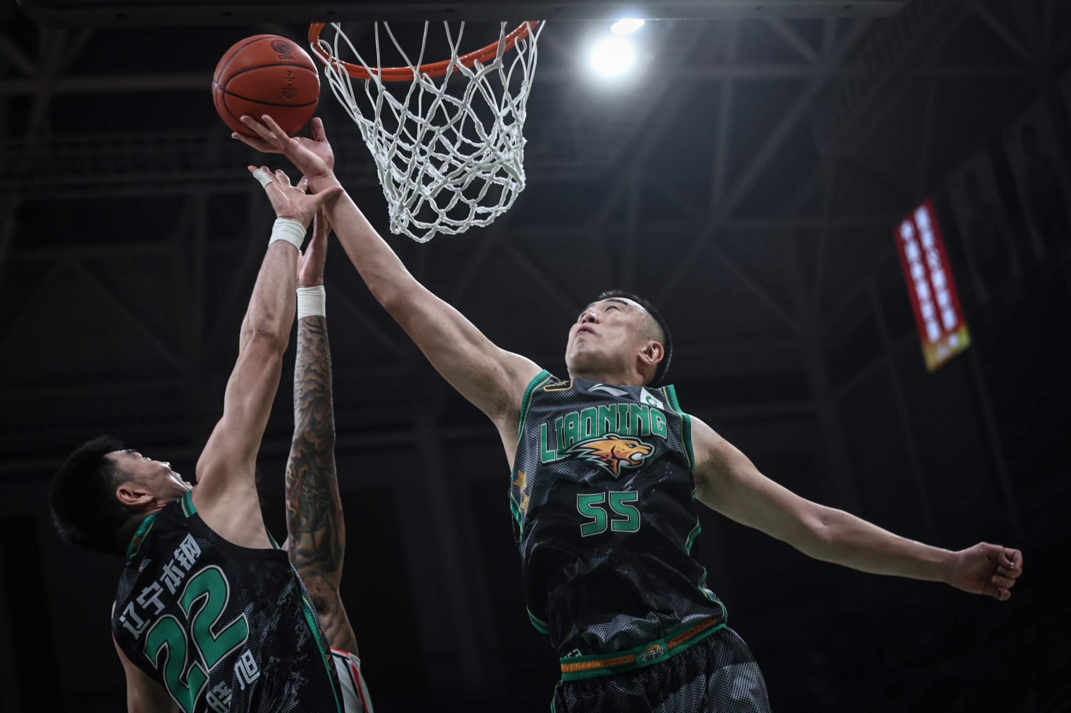 包含冲刺阶段葡超焦点战；深圳男篮止住颓势；更衣室稳定；资深球员宣示担当的词条